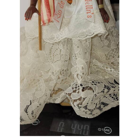 Vintage Rio de Janeiro Helln's Doll w/Fruit Hat, Beaded Necklace & Flag Souvenir - Picture 11 of 12